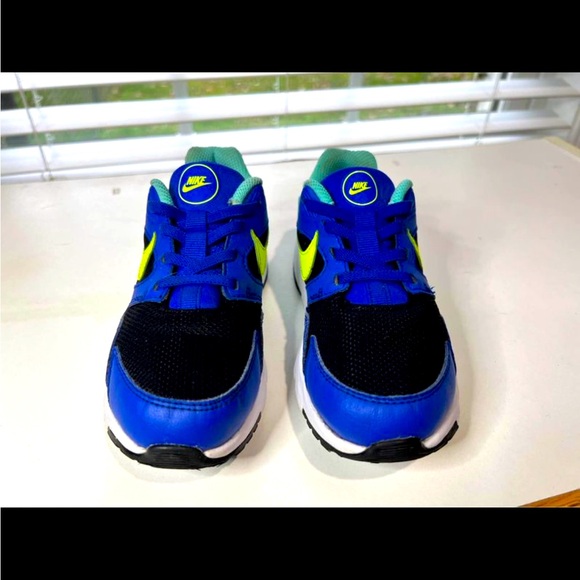 Nike Air Zoom Victory Black/Racer Blue/Aurora Kids
Boys Size US 12C - Picture 2 of 6